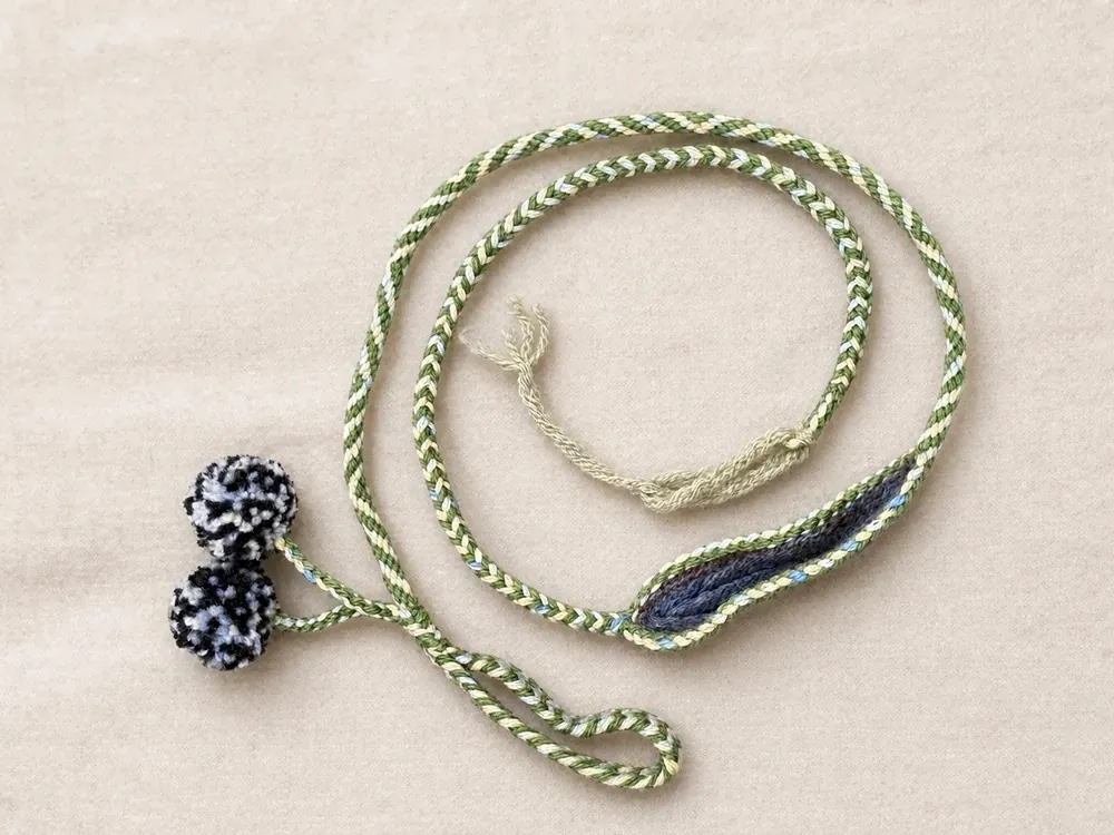 Dopamine D07 — Black-white cord · Navy beads · Mint panel