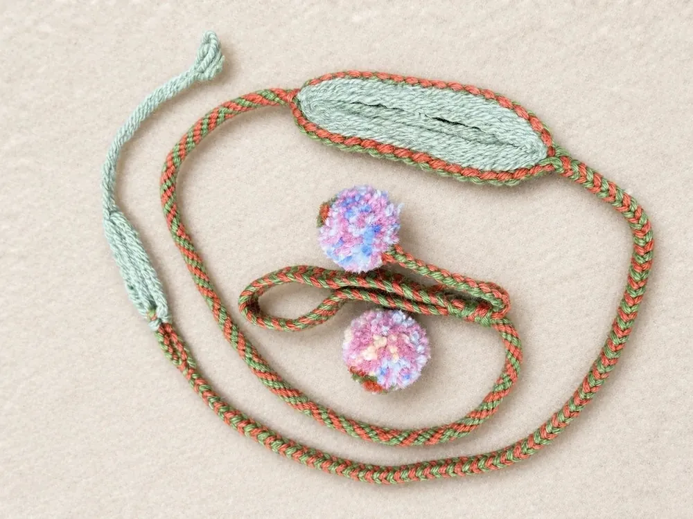 Dopamine D21 — Caramel cord · Pink-lilac beads · Mint panel