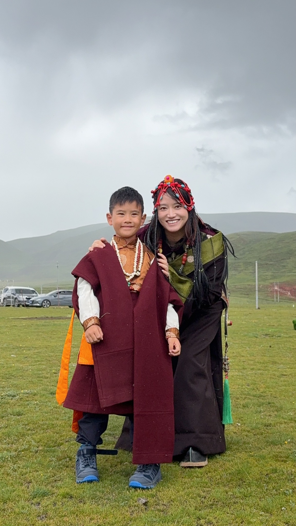 Sarah with a child on the Yushu plateau